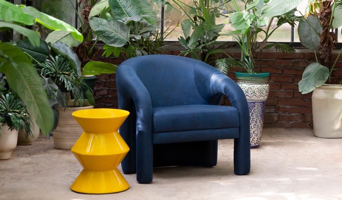 elefante armchair gallery 1