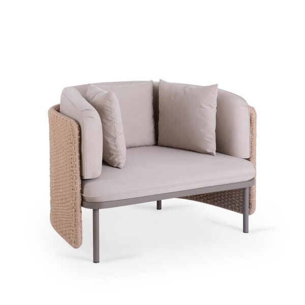 knit armchair image 1